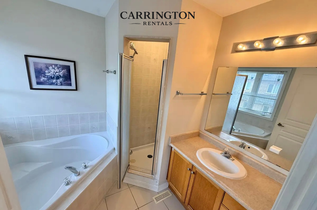 Elegant Townhouse for Lease in Cachet | 3+1 Bed • 4 Bath