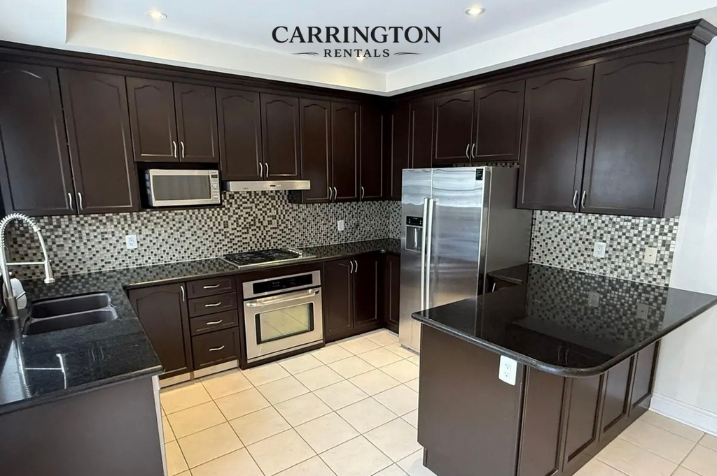 Elegant Townhome for Lease in Unionville | 3 Bed • 4 Bath