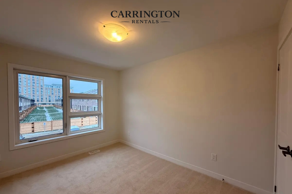 Elegant Townhouse for Lease in Markham | 3 Bed • 3 Bath